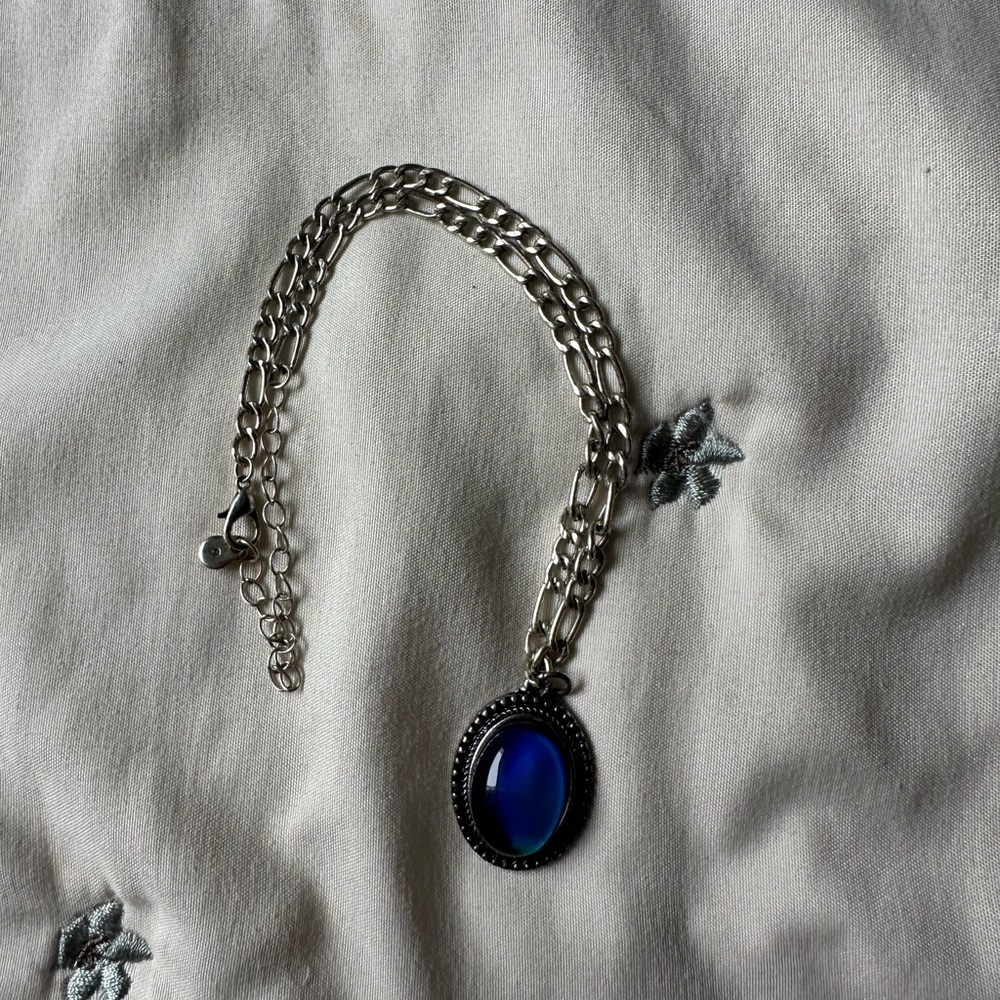 silver mood color changing pendant